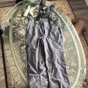 Gray Spyder Ski pants w/ back strap